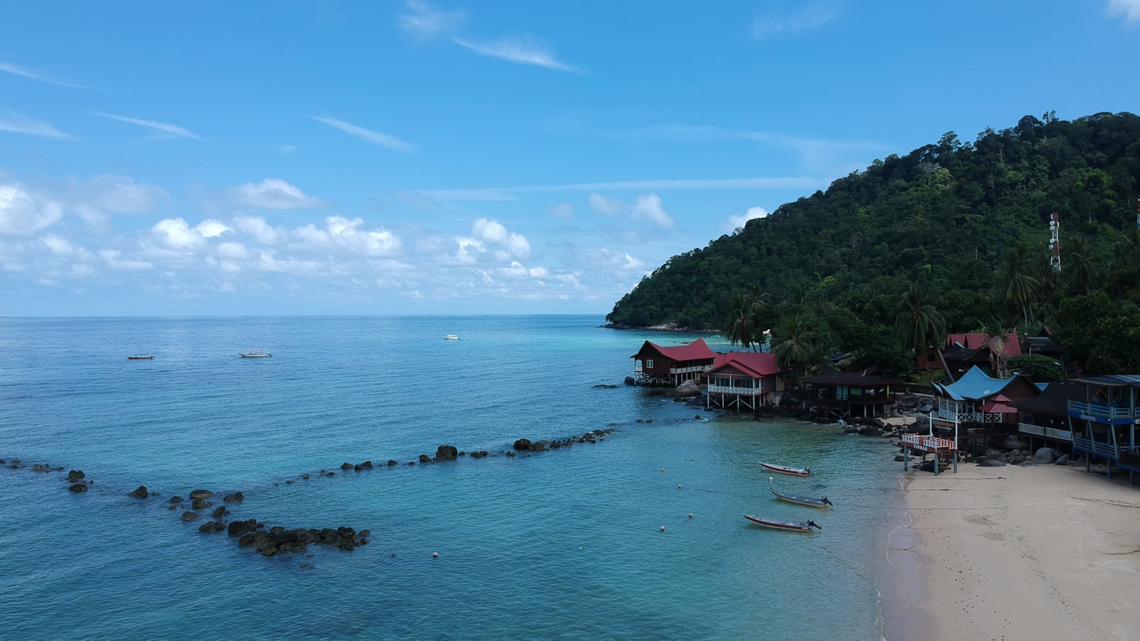 Pulau Morotai 2026: Destinasi Wisata Bahari dan Jejak Perang yang Masih Sepi tapi Bikin Penasaran