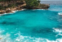 Wisata Instagrammable di Nusa Ceningan 2026: Panduan Hemat Cari Spot Laut Biru yang Masih Belum Terlalu Ramai