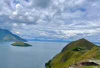 photo-1733962235124-10f5980d1b19 Wisata Instagrammable di Samosir 2026: Panduan Hemat Berburu Spot Estetik di Tepi Danau Toba yang Lagi Naik Daun