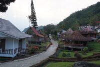 photo-1763461834113-43a6f286f4cc Desa Wae Rebo 2026: Destinasi Wisata Negeri di Atas Awan yang Tetap Hemat dan Tidak Pasaran