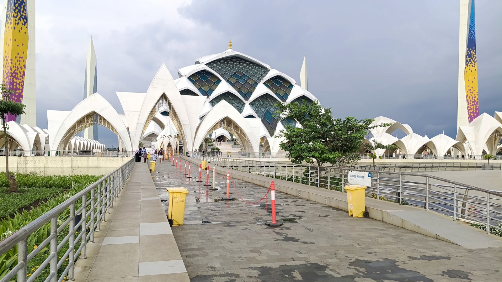 Wisata Religius Masjid Raya Al Jabbar 2026: Panduan Hemat Menikmati Galeri Rasulullah dan Plaza Haji di Bandung