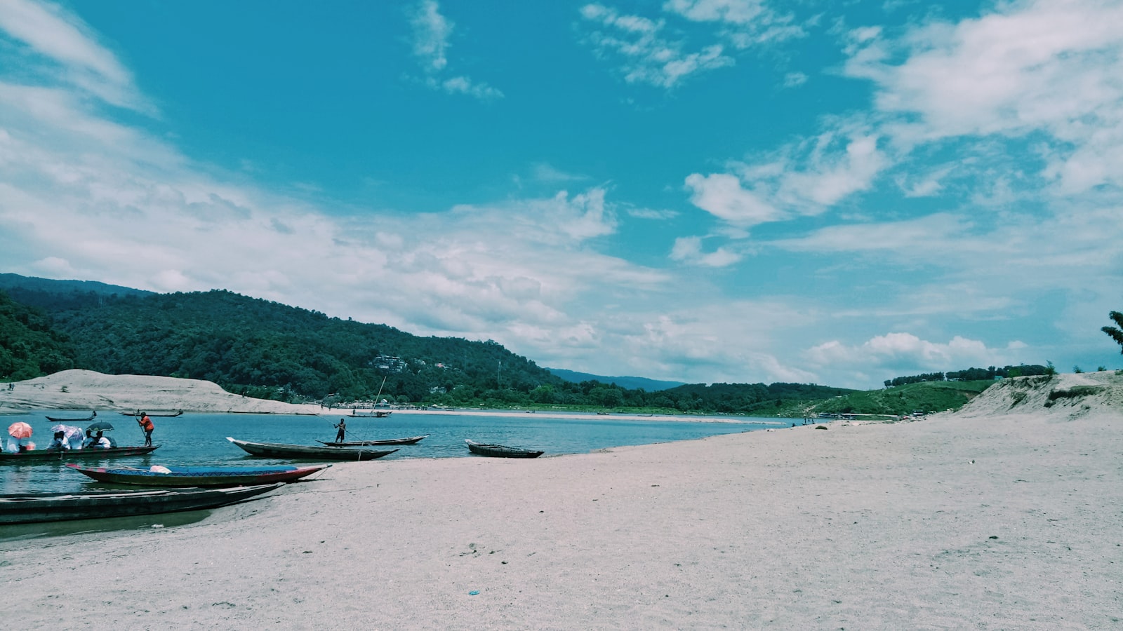 Wisata Instagrammable di Aloha Pasir Putih PIK 2 2026: Panduan Hemat Cari Vibes Tropis Dekat Jakarta