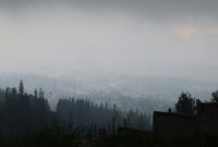 photo-1625054802040-4de2ee37668e Vila Riung Gunung Puncak untuk Budget Traveler: Jejak Soekarno yang Kembali Viral di 2026